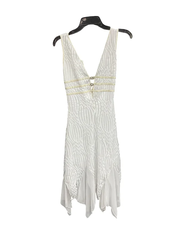 Dress Casual Midi By Clothes Mentor In White, Size: S